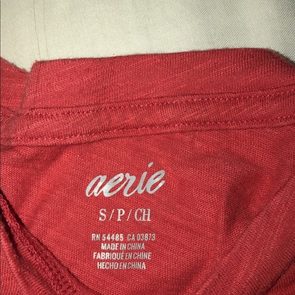 Red top ! 🎒 - Picture 2 of 2